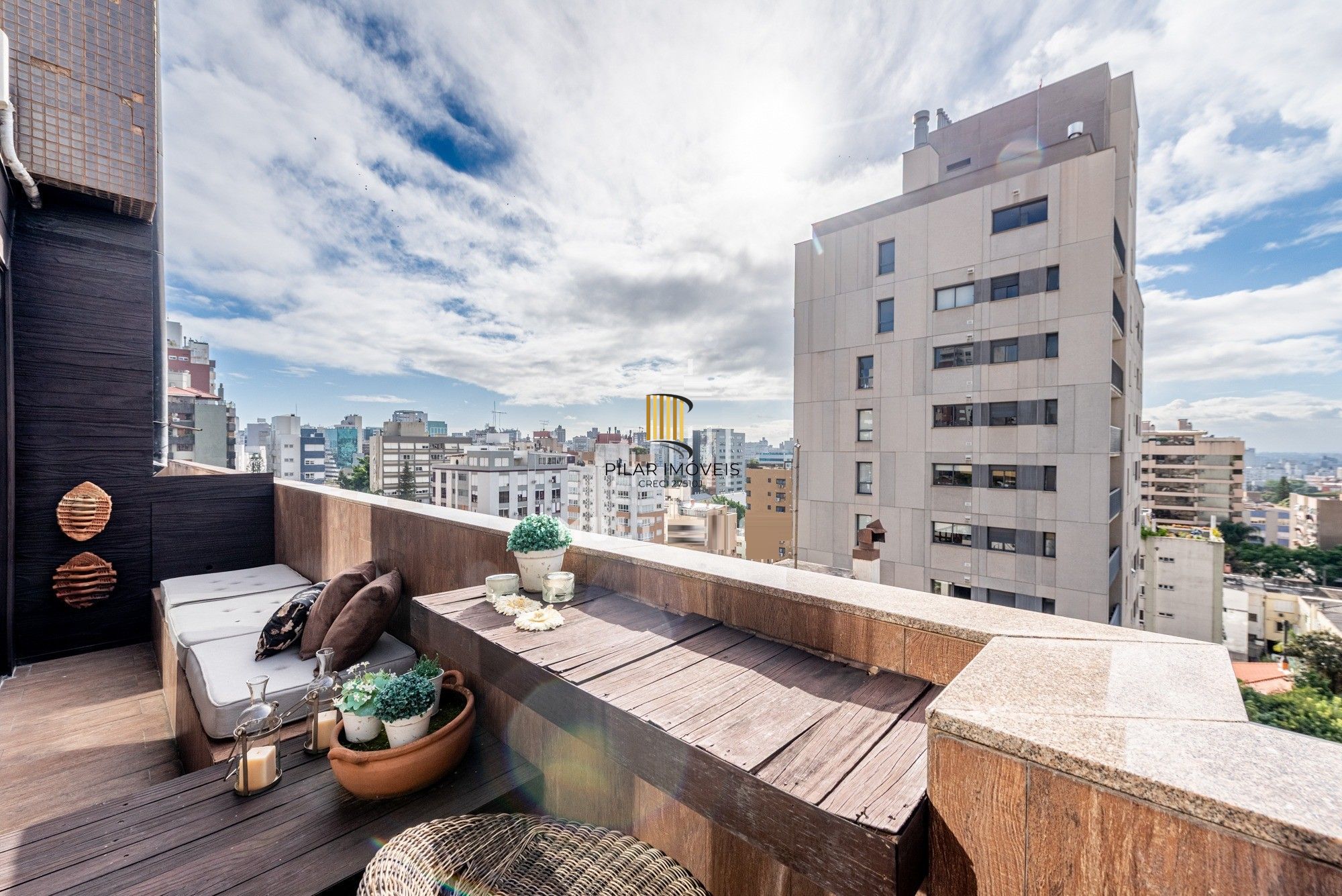 Vende-se cobertura com 2 quartos (1 suíte), 185m² e 2 vagas – Rio Branco