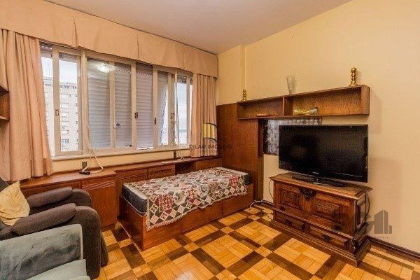 Amplo Apartamento de 3 quartos com suíte e 2 sacadas, com Vista para o Guaíba e 1 Vaga - Moinhos de Vento - 126m²