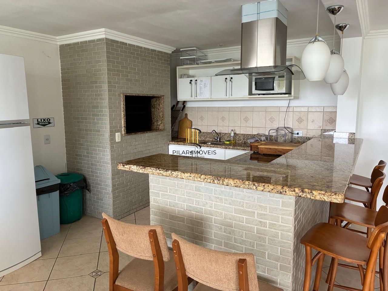 Vende-se amplo apartamento 3 quartos com suíte e 2 vagas no Menino Deus  - 158,4m²