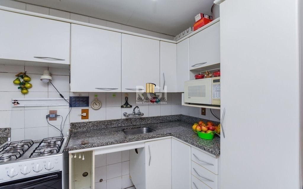 Vende-se cobertura - 171m², 2 dormitórios, sendo 1 suite, 2 vagas - Petrópolis
