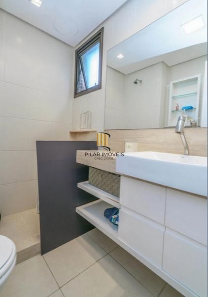 Vende-se apartamento com 3 suítes, 3 vagas e 136 m² - Petrópolis