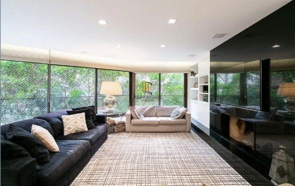 Apartamento de 192m² com 3 Suítes, 3 Vagas e Móveis Planejados de Alto Padrão Próximo à Praça da Encol