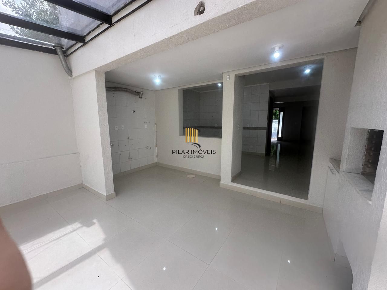 Vende-se casa com 4 suítes, 184m² e 4 vagas – Chácara das Pedras