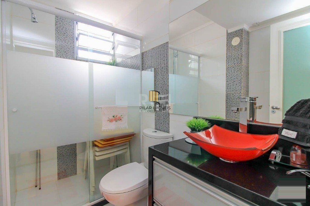 Cobertura para Venda - 252m², 3 dormitórios, sendo 1 suites, 2 vagas - Menino Deus