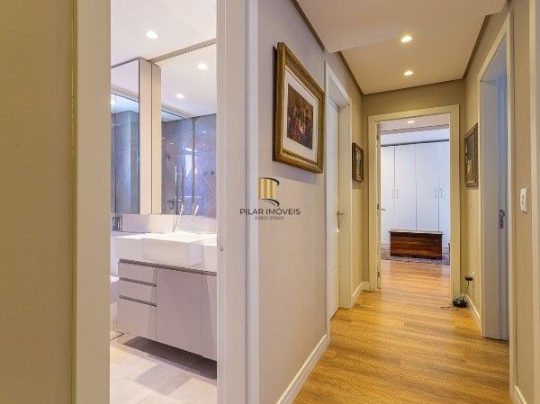 Apartamento com 4 quartos, 1 suíte e 2 vagas — 200 m² — Bela Vista