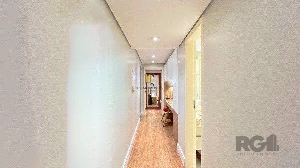 Apartamento de 200m², 4 quartos, 1 suíte e 4 vagas – Moinhos de Vento