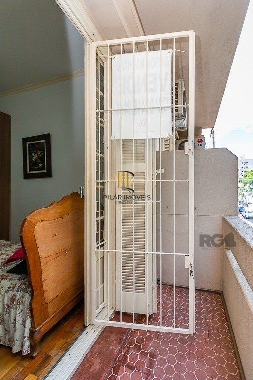 Apartamento 3 dormitórios, 1 vaga de garagem no Bairro Menino Deus.
