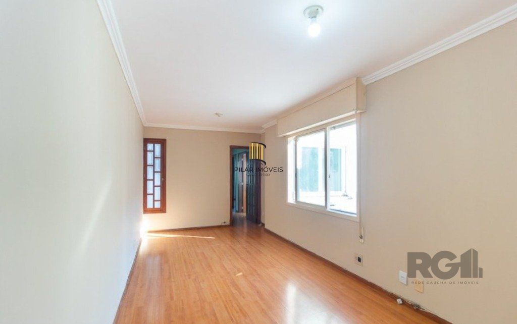 Vende-se ensolarado apartamento 3 quartos, 121m², áreas amplas. com sacada - Petrópolis