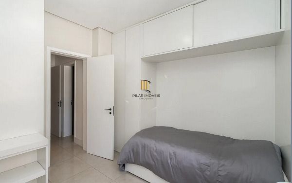 Vende-se cobertura com 2 dormitórios, sendo 1 suíte no bairro Auxiliadora