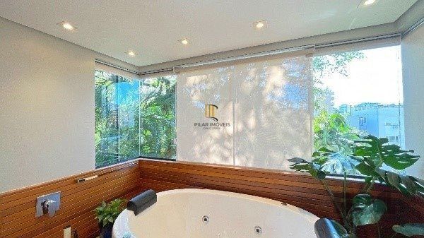 Apartamento de 200m², 4 quartos, 1 suíte e 4 vagas – Moinhos de Vento