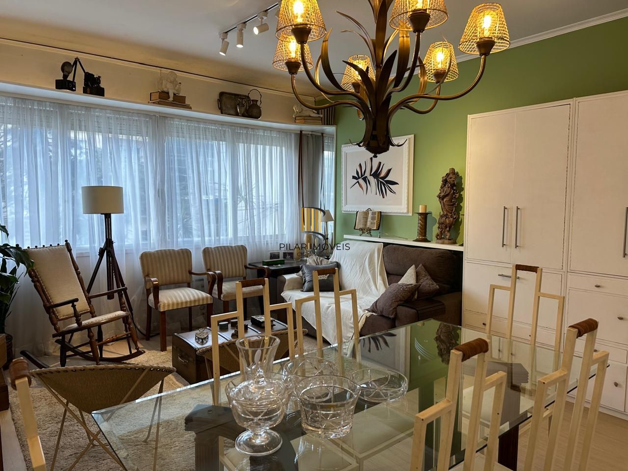 Vende-se apartamento com 3 quartos(1 suíte), 114m² e 1 vaga - Moinhos de Vento