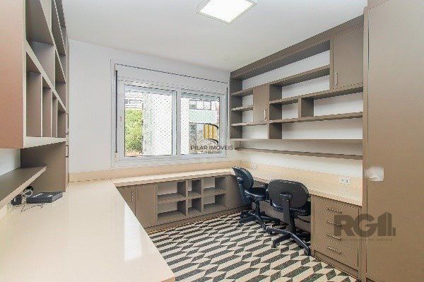 Apartamento de alto padrão, 3 suítes, 3 vagas, ao lado da Praça da Encol