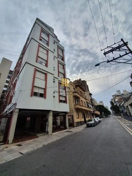 Vende-se cobertura com 1 quarto, churrasqueira, terraço, 80m² e 1 vaga - Bom Fim