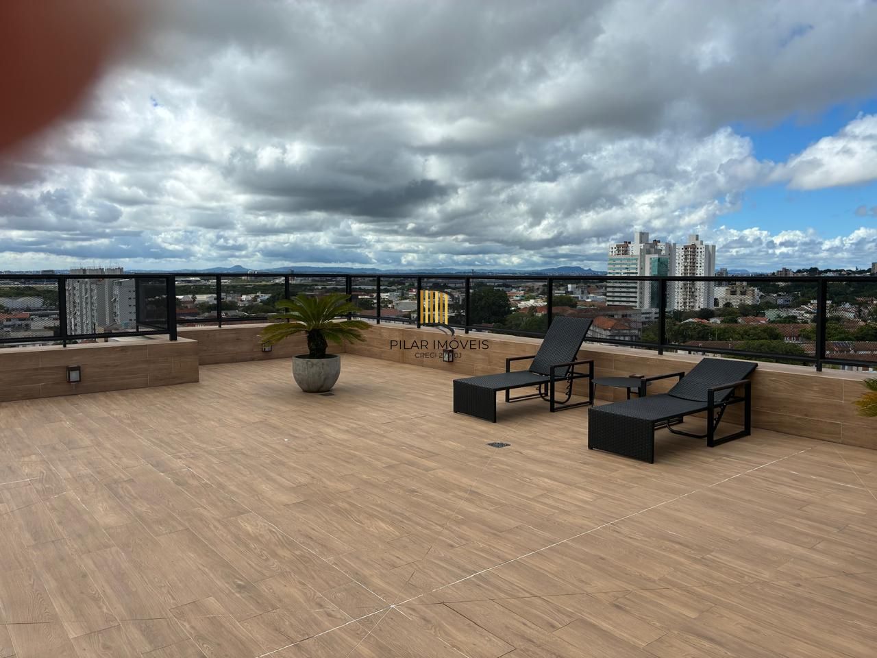 Vende-se apartamento com 2 quartos (1 suíte), 79m² e 2 vagas - Rua Eduardo chartier 190
