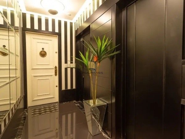 Vende-se amplo apartamento luxuoso 3 suítes e 3 vagas, hidro, mobiliado, dependência completa - 221m² - Bela Vista