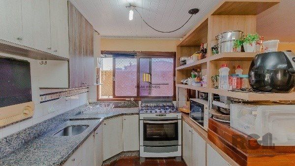Vende-se excelente cobertura 2 quartos com suíte, 3 vagas de garagem com 156m² no Petrópolis