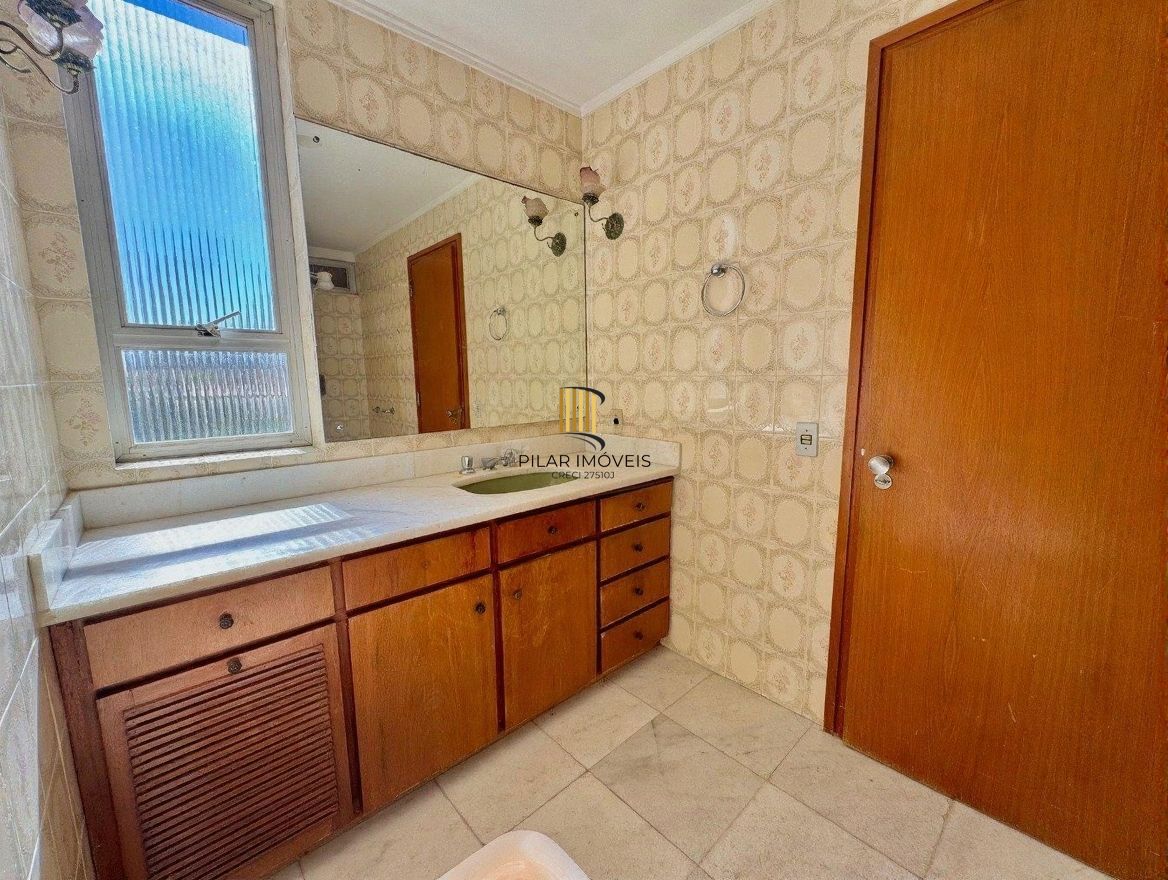 Vende-se apartamento com 3 quartos(1 suíte), 174m² e 2 vagas - Bom Fim