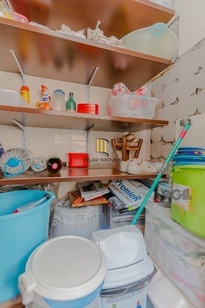 Vende-se excelente cobertura 2 quartos com suíte, 3 vagas de garagem com 156m² no Petrópolis