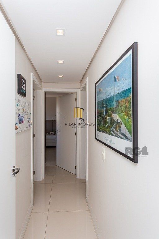 Apartamento 2 dormitórios, 1 suíte, 2 vagas no Bairro Petrópolis