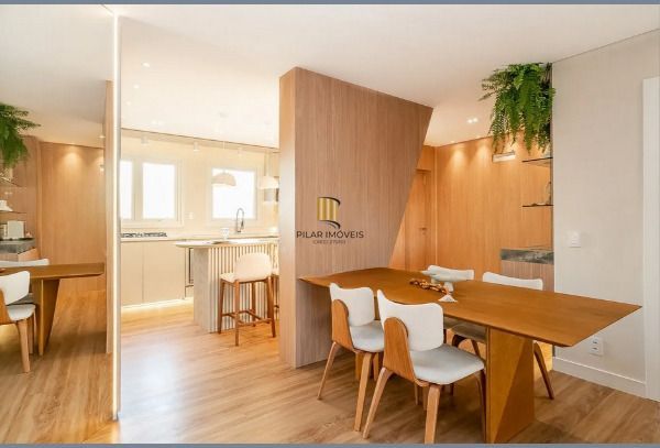 Vende-se luxuosa cobertura com 270m²- 3 suítes, 3 vagas e piscina no Auxiliadora