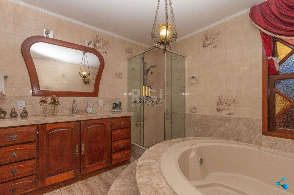 Casa para Venda - 240m², 3 dormitórios, sendo 1 suites, 3 vagas - Partenon