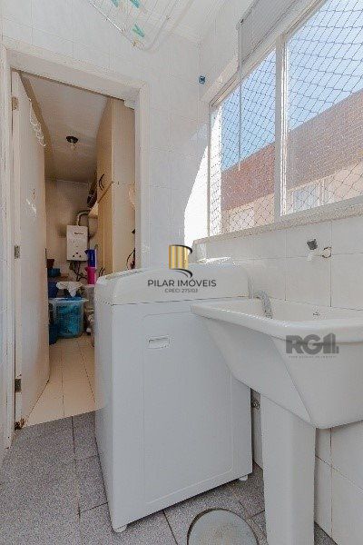 Vende-se excelente cobertura 2 quartos com suíte, 3 vagas de garagem com 156m² no Petrópolis
