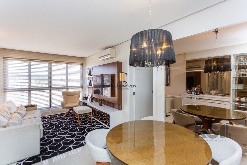 Apartamento 2 dormitórios, 1 suíte, 2 vagas no Bairro Petrópolis
