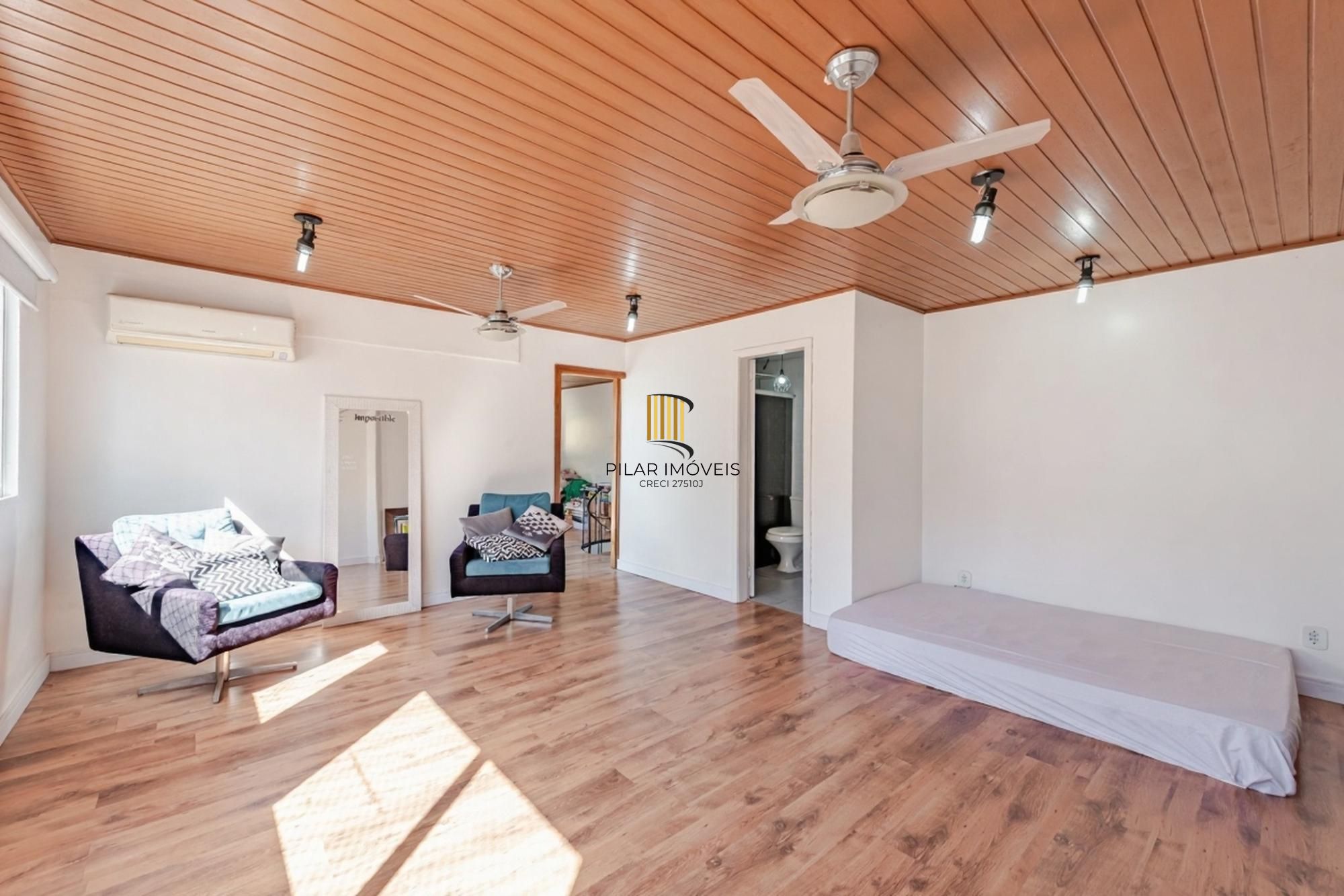 Vende-se cobertura duplex com 3 quartos (1 suíte), 117m² e 1 vaga – Menino Deus