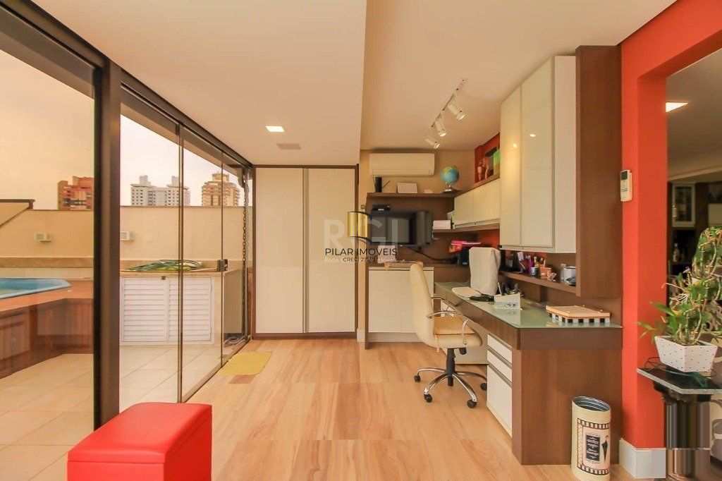 Cobertura para Venda - 252m², 3 dormitórios, sendo 1 suites, 2 vagas - Menino Deus