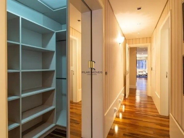 Vende-se amplo apartamento luxuoso 3 suítes e 3 vagas, hidro, mobiliado, dependência completa - 221m² - Bela Vista