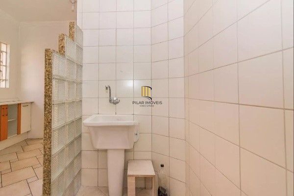 Vende-se apartamento semi-mobiliado de 2 quartos - Menino Deus