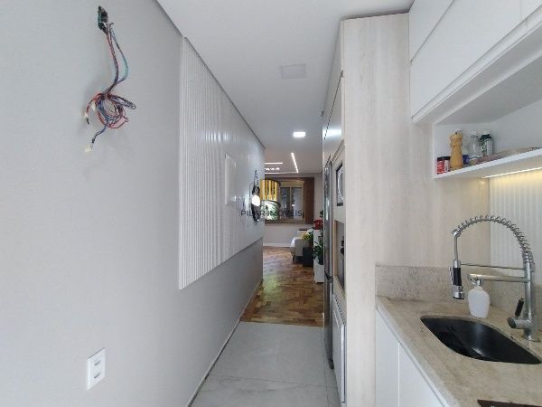 Vende-se apartamento reformado com 2 dormitórios (1 suíte) - 75 m² - Jardim Botânico