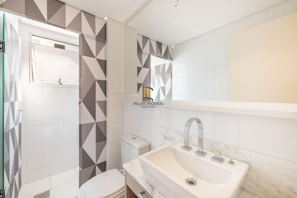 Vende-se apartamento com 2 quartos (1 suíte), 74m² e 2 vagas – Petrópolis