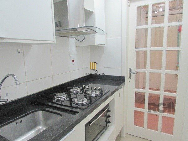 Apartamento com 1 Dormitório e Pátio Privativo no Bairro Petrópolis