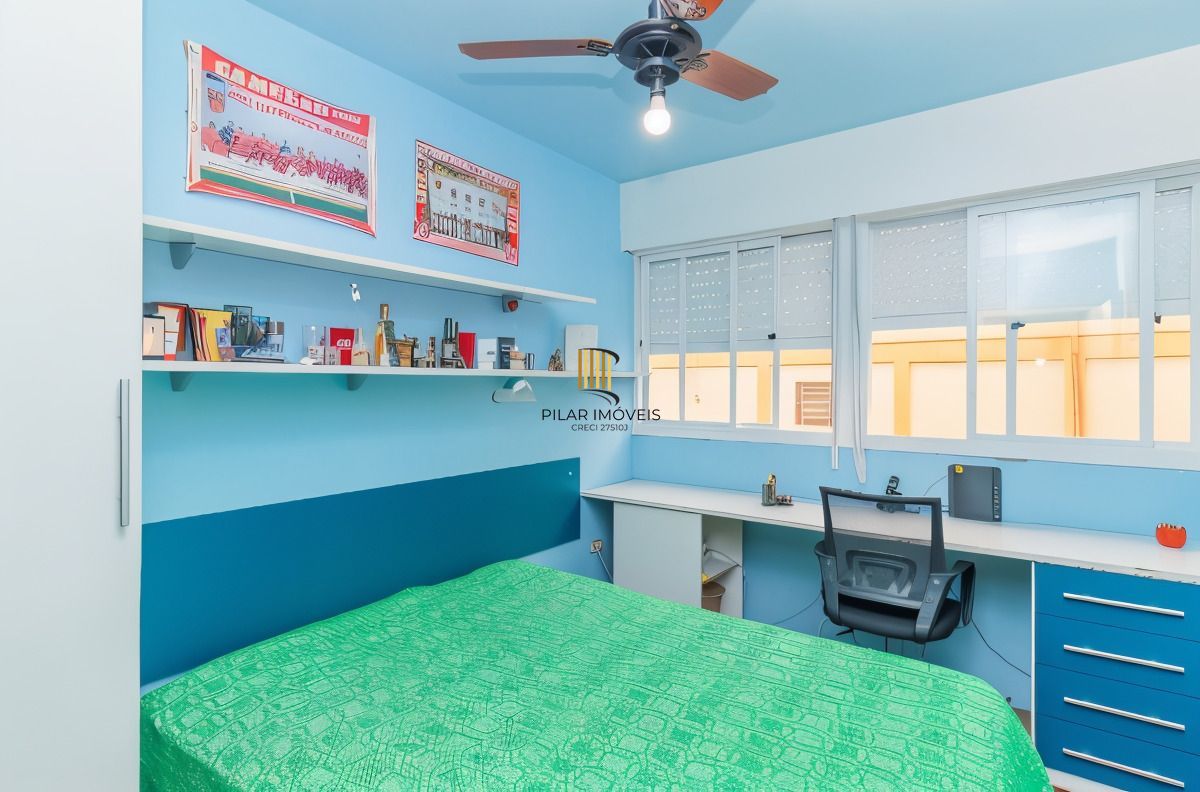 Vende-se apartamento com 3 quartos com closet - Petrópolis