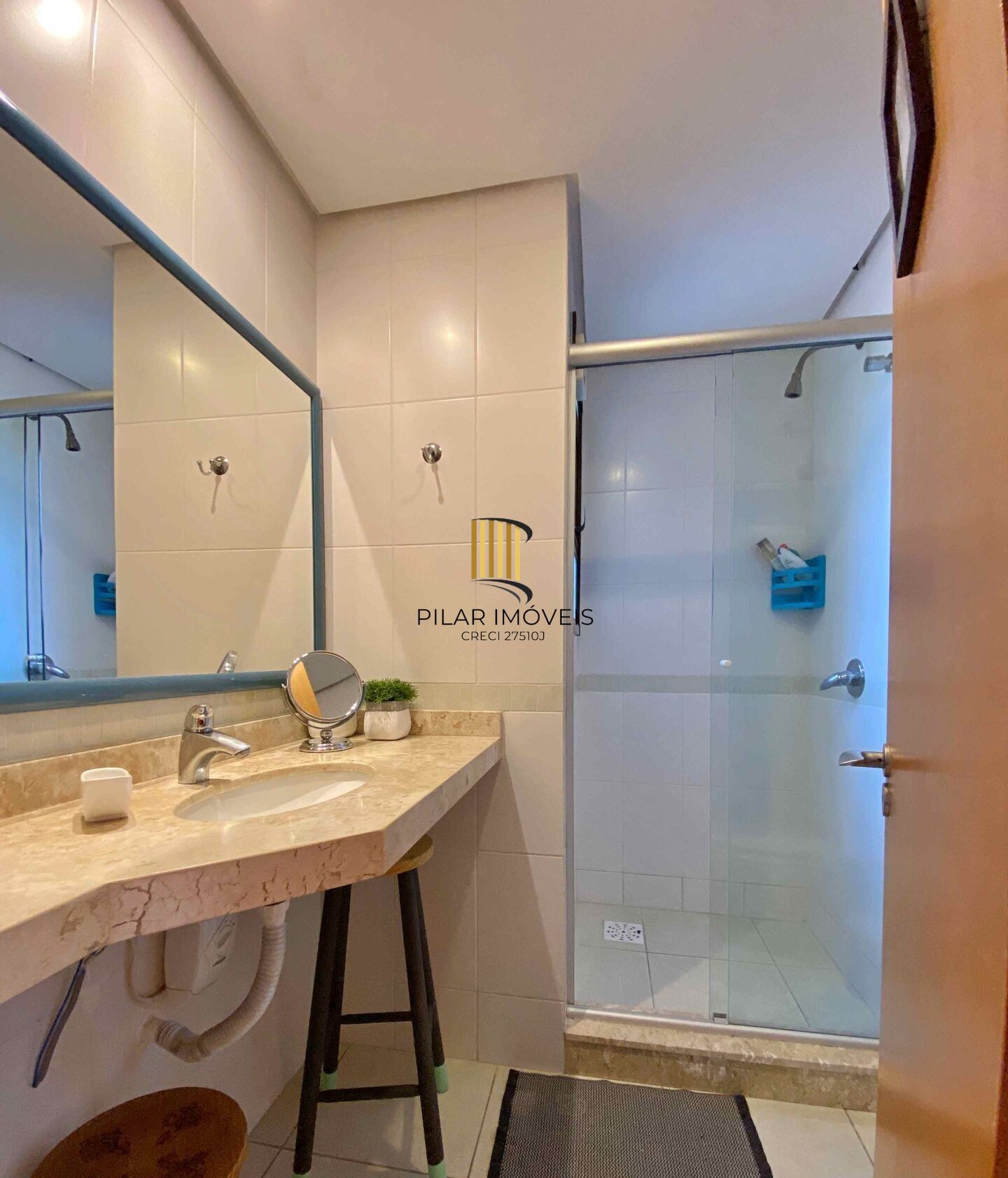 Vende-se apartamento com 2 quartos(1 suíte), 81m² e 2 vagas - Rio Branco
