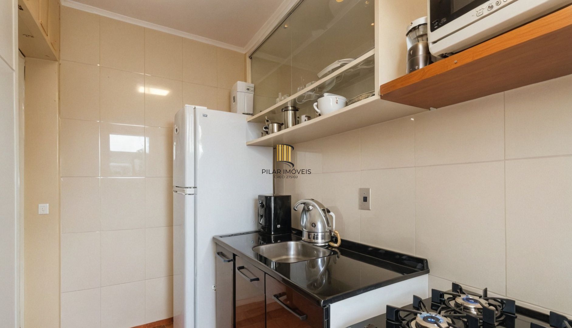 Vende-se apartamento semi-mobiliado com 2 quartos e 41m² - Menino Deus