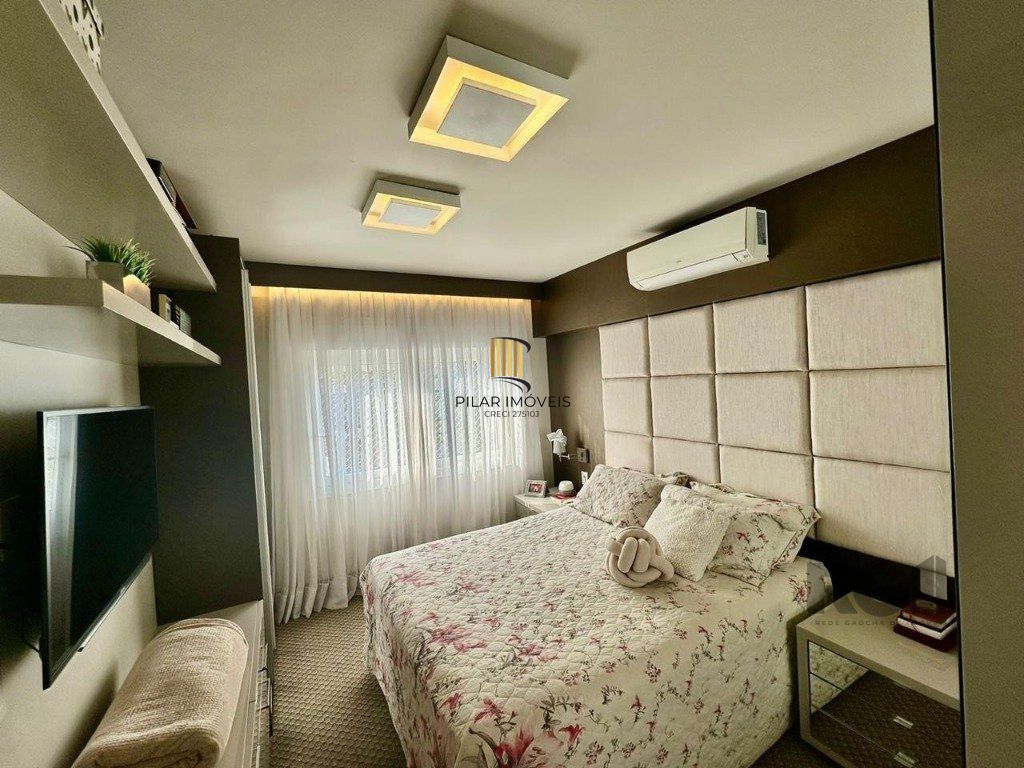 Vende-se luxuoso apartamento com 3 suítes, 2 vagas, lareira no bairro Rio Branco com 133m²