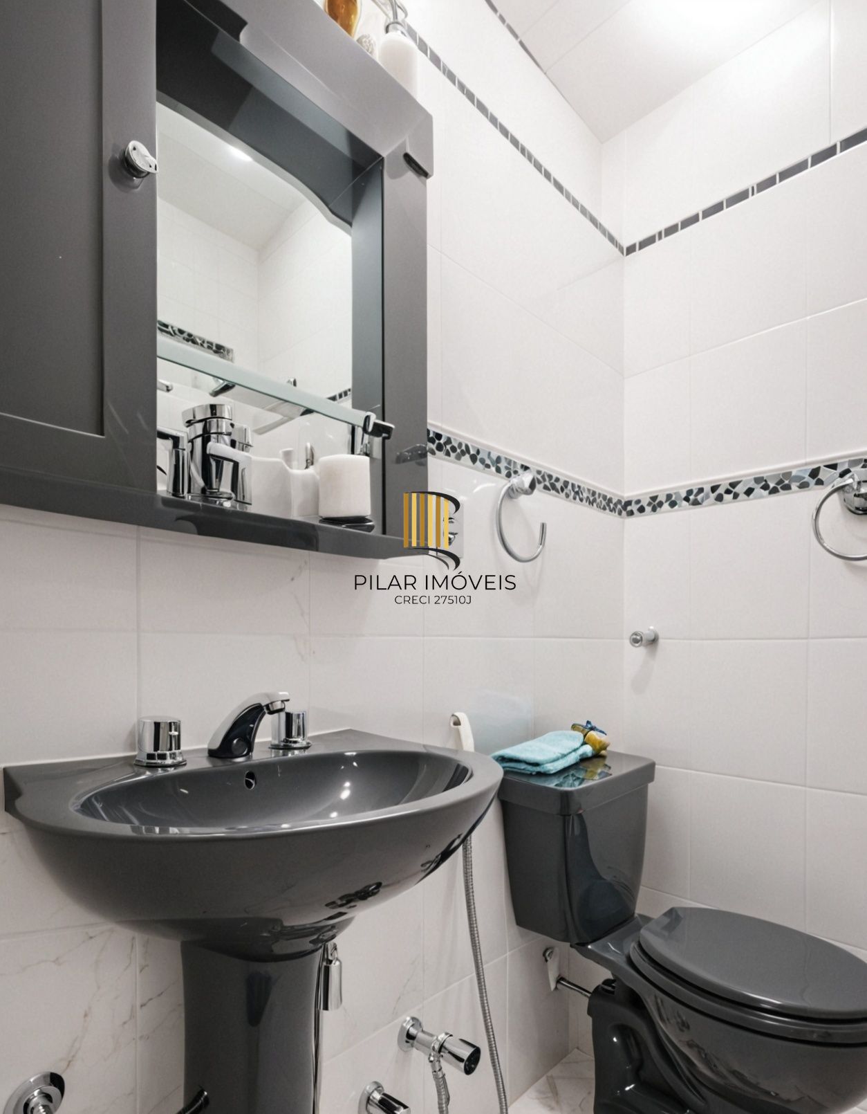 Vende-se amplo apartamento com 3 quartos(1 suíte), 95m² e sacada - Petrópolis