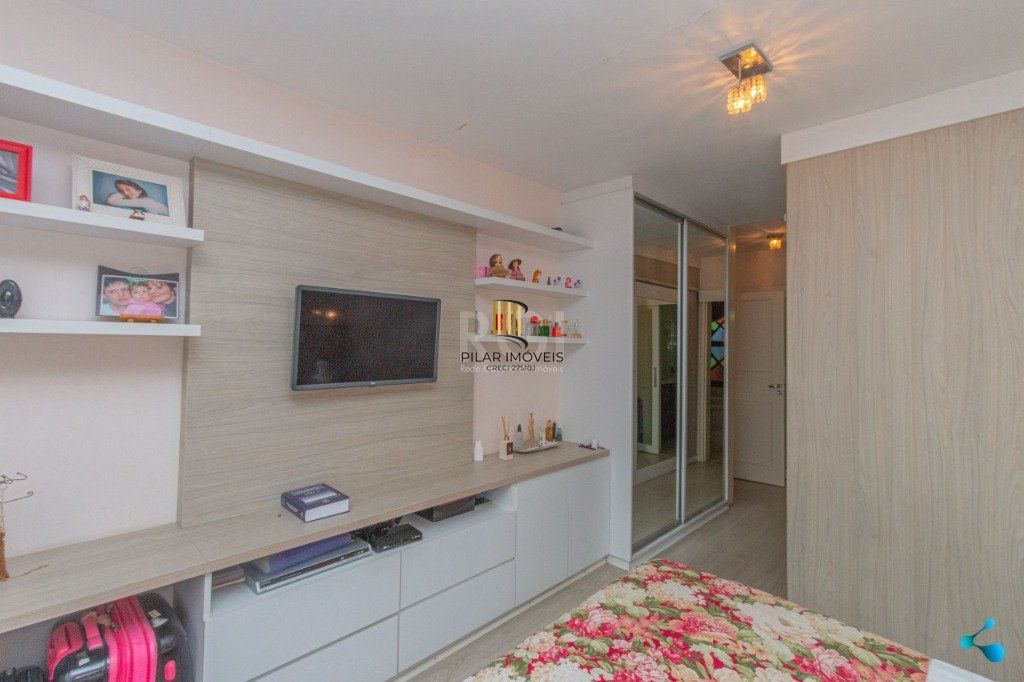 Casa para Venda - 240m², 3 dormitórios, sendo 1 suites, 3 vagas - Partenon