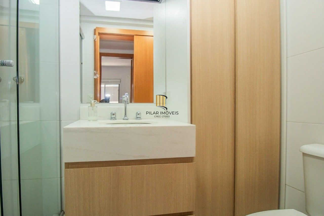 Apartamento com 70m², 2 dormitórios, 1 suíte, 1 vaga no bairro Higienópolis em Porto Alegre
