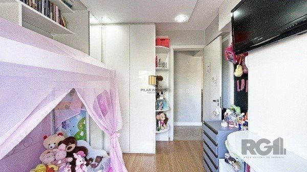 Apartamento de 2 dormitórios, 1 suíte e 1 vaga de garagem coberta e escriturada no bairro Floresta