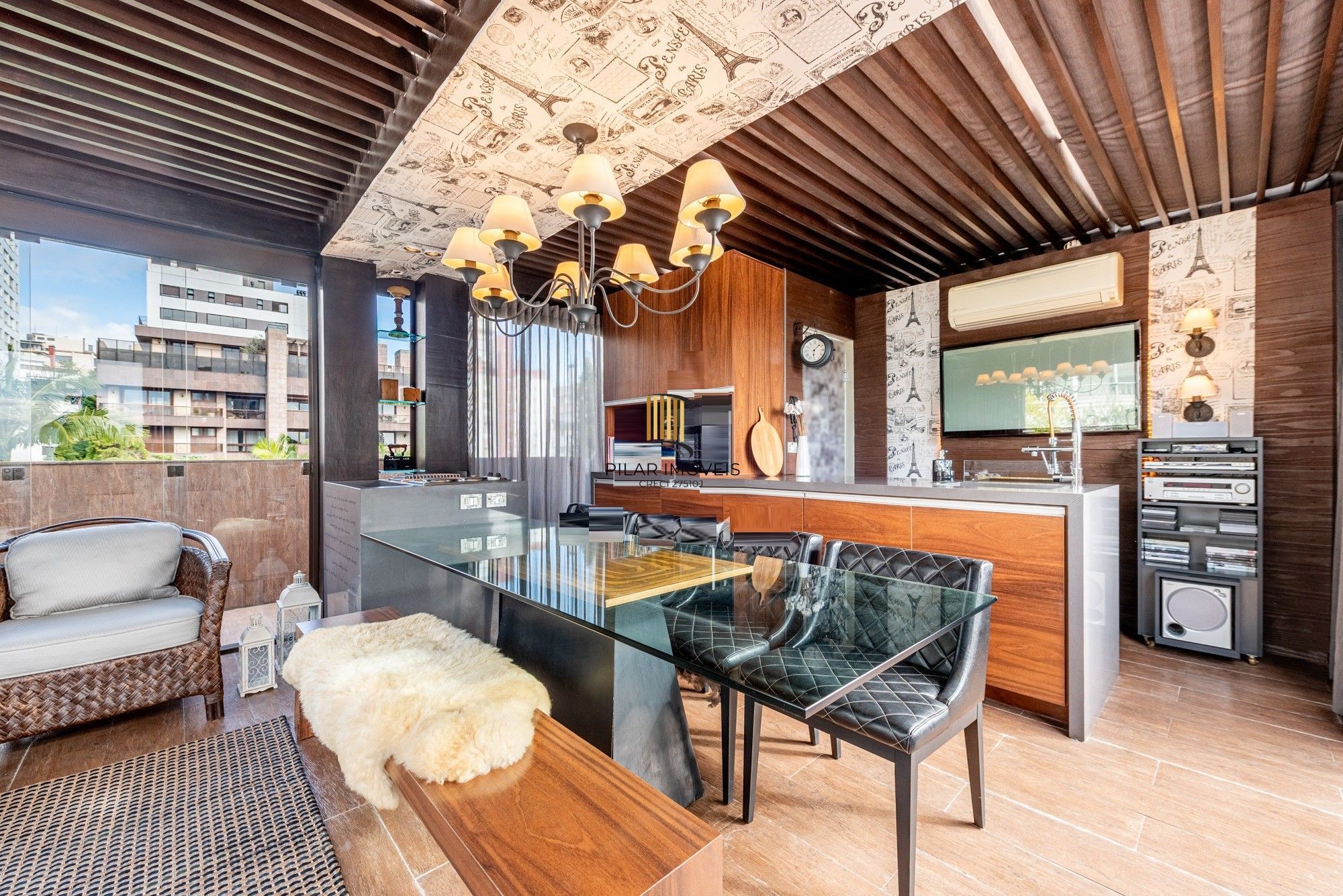 Vende-se cobertura com 2 quartos (1 suíte), 185m² e 2 vagas – Rio Branco