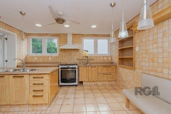 Vende-se luxuoso apartamento 3 quartos c/ suíte, dependência de empregada, gabinete, 2 vagas cobertas - 283m² - Moinhos de Vento