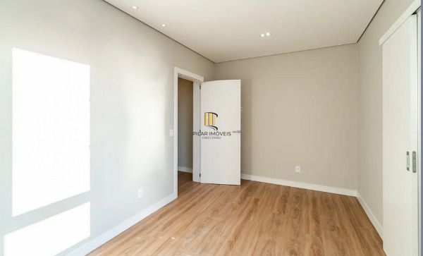 Vende-se luxuosa cobertura com 270m²- 3 suítes, 3 vagas e piscina no Auxiliadora