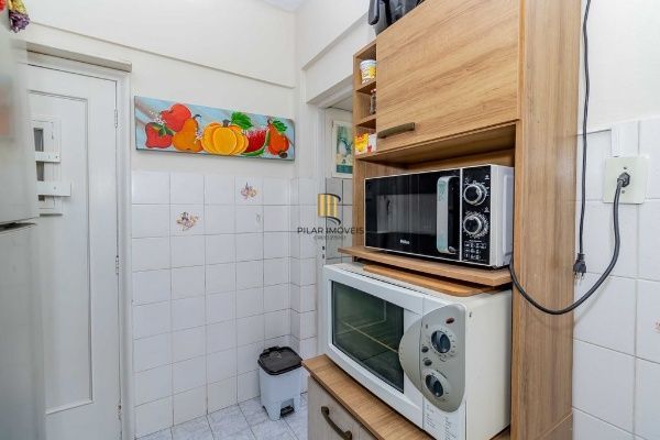 Vende-se apartamento com 2 quartos, sacada e 1 vaga – 113 m² – Moinhos de Vento