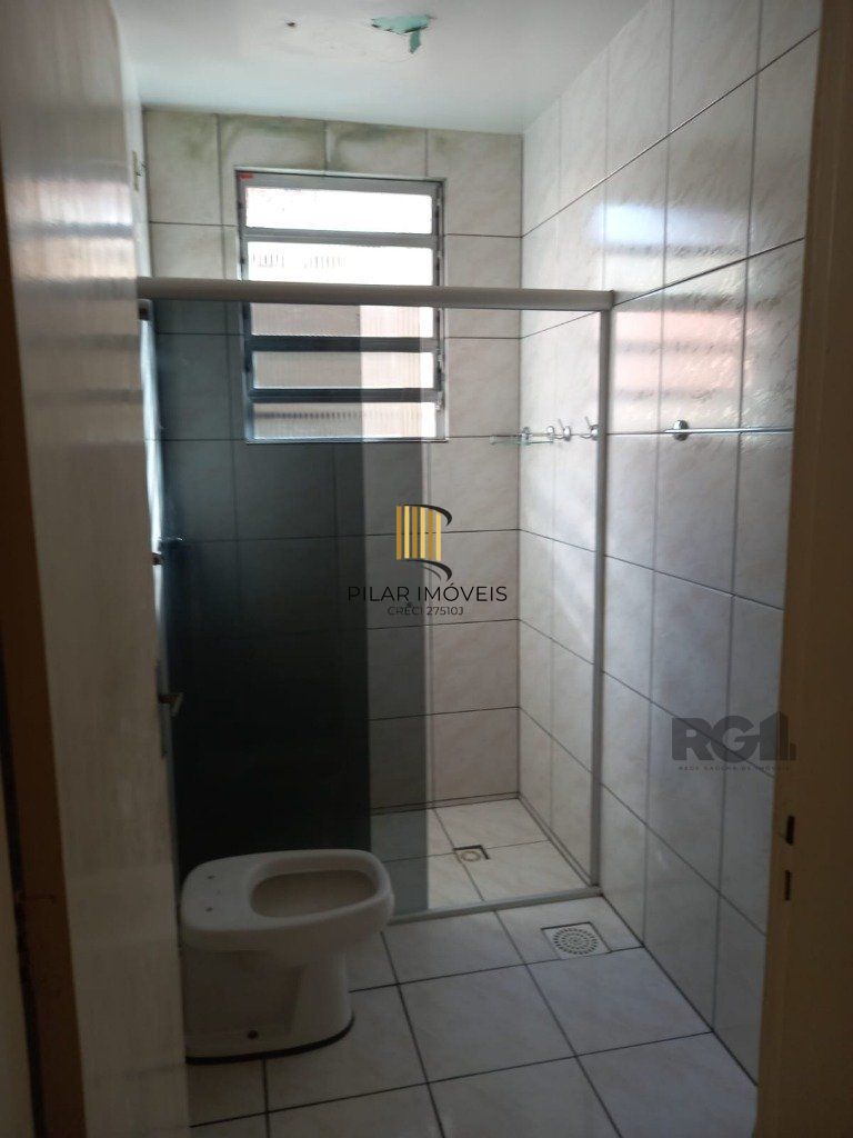 Apartamento com 4 dormitórios, com uma sacada no Bairro São João.