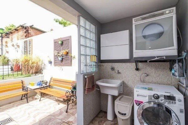 Vende-se belo sobrado com 3 quartos com suíte e 3 vagas cobertas - 182m² - Vila Ipiranga