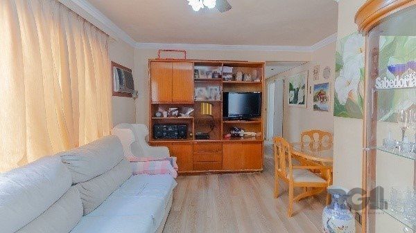 Vende-se excelente cobertura 2 quartos com suíte, 3 vagas de garagem com 156m² no Petrópolis