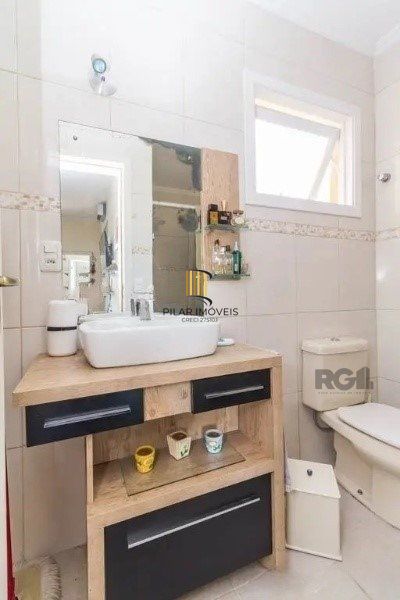 Vende-se belo sobrado com 3 quartos com suíte e 3 vagas cobertas - 182m² - Vila Ipiranga